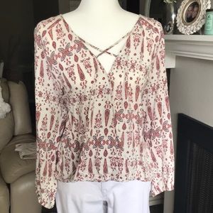 Fashion top, front criss cross detail size 1X Massini hi-lo style Comfy flowy